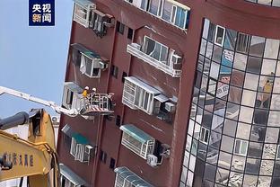 Man City khoe poster Crystal Palace: Người hâm mộ bước vào Etihad, ba bức tượng nổi tiếng xuất hiện trước ống kính